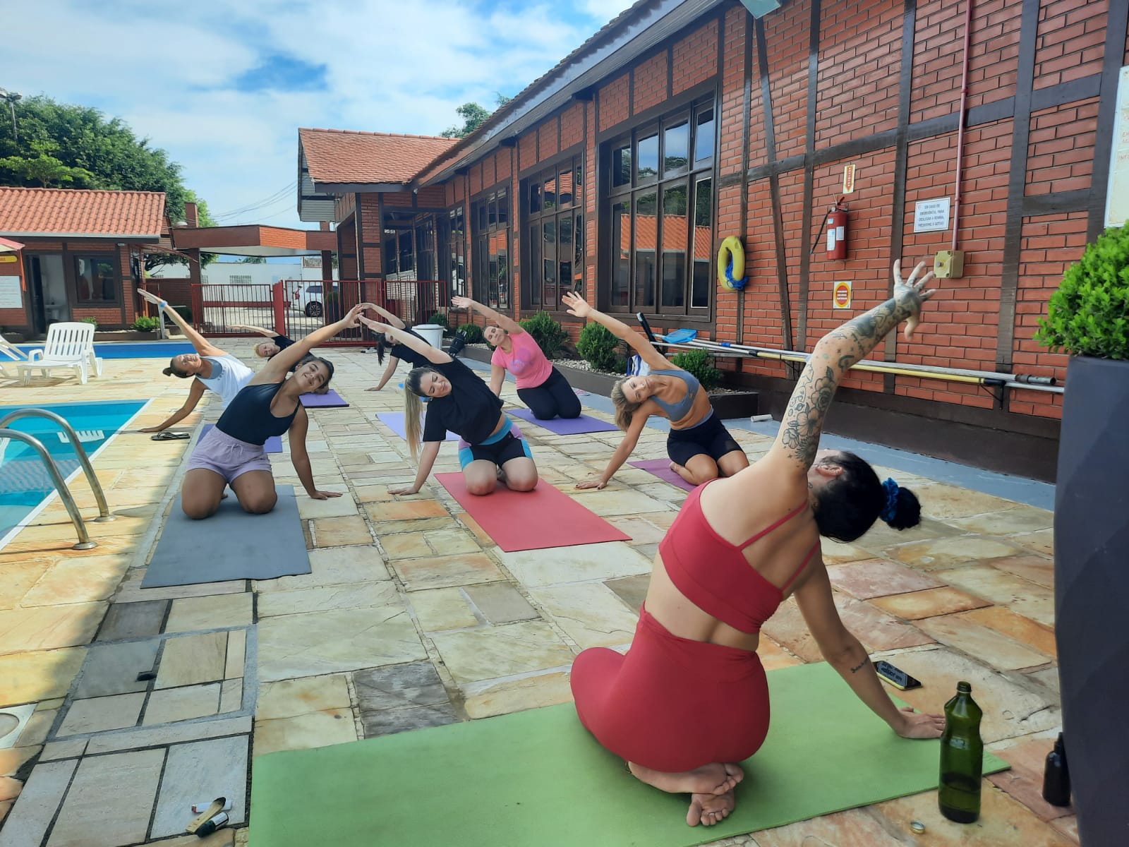 Bandeirante comemora Dia da Mulher com aula de Yoga