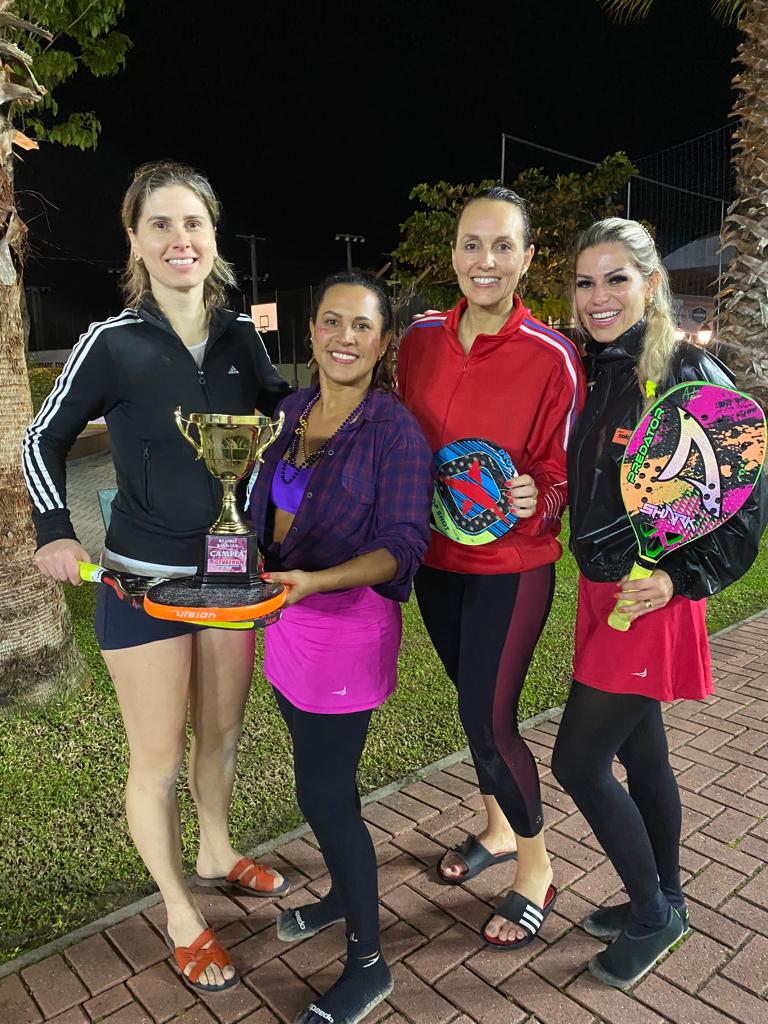 Festa Junina reúne beach tenistas no Bandeirante