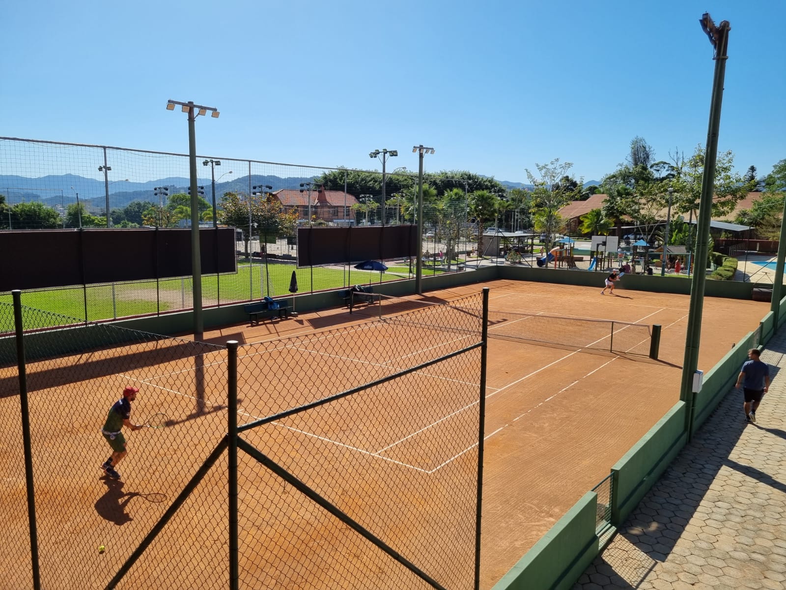 Regional de tênis reúne atletas iniciantes e profissionais no Bandeirante